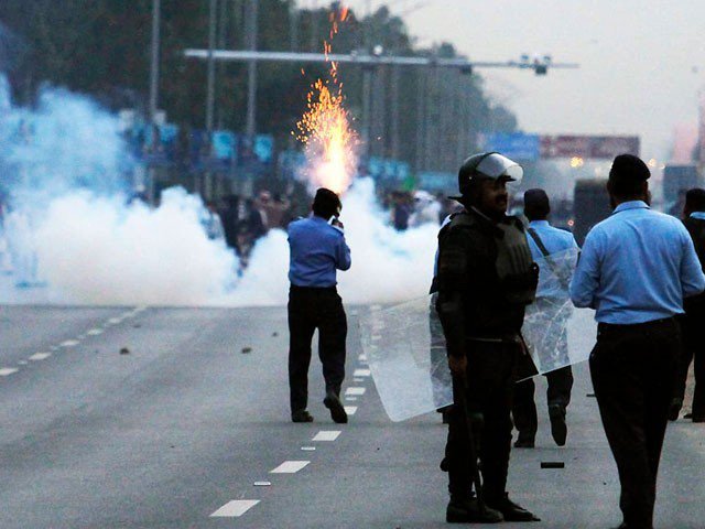 Police shelling farmers protest in Islamabad, arrested several people