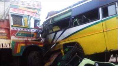 Jhelum: one man killed and 10 injured in bus-truck collision