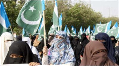 Karachi: The influx of women in the  Jamaat-e-Islami protest