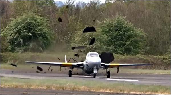 The runway was arrogant after pay off plane