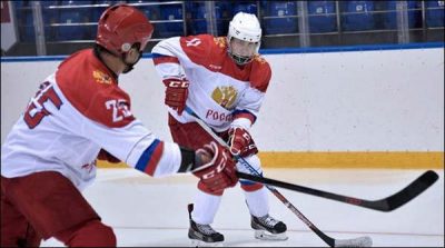 Putin played ice hockey with the former skier