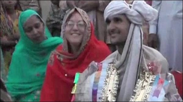 Australian woman and young of Rahim Yar Khan's married