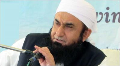Maulana Tariq Jamil off-load from the flight of Canada