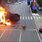 China: motorcycle collided with a truck on fire