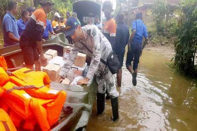 PAK Navy engaged in relief work in flood affected areas in Sri Lanka