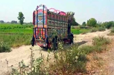 Sadiqabad: truck crushed and killed three women walking path