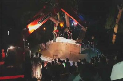 Uch Sharif: The speeding bus fell down from the overhead bridge, 6 people killed