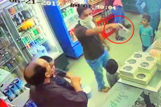 Karachi: The robbery on the supermarket, destroyed millions