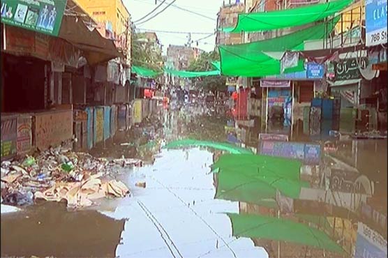 Karachi: Water accumulation the sides of main buildings of the city from heavy rain