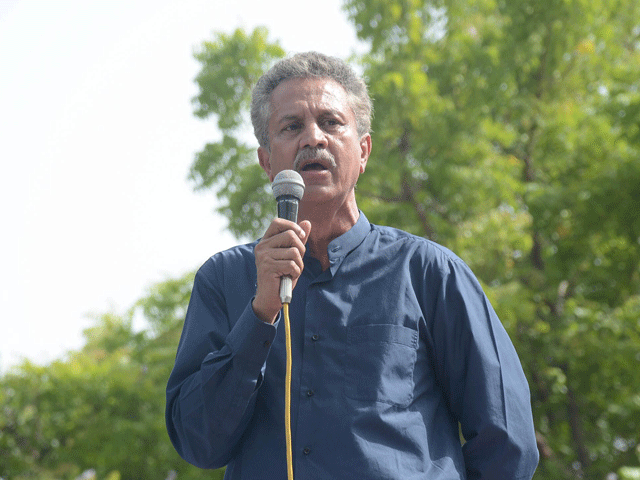 Local representatives protested outside the Sindh Assembly headed by Mayor Karachi