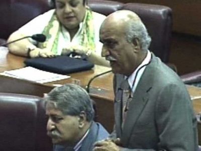 Uproar in the National Assembly on Khursheed Shah's speech, the meeting had to be postponed
