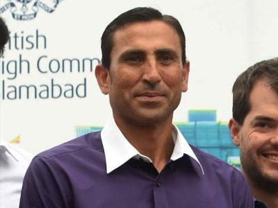 Yunus lifted the curtains from hair tapping