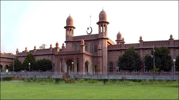 3 students were expelled from the University of criticism on social media