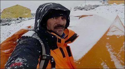Abdul jabbar Bhatti back to country after scale Mount everest