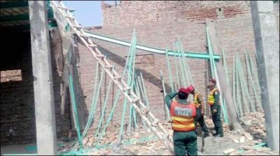 Multan roof of the building under construction callapes, kills worker