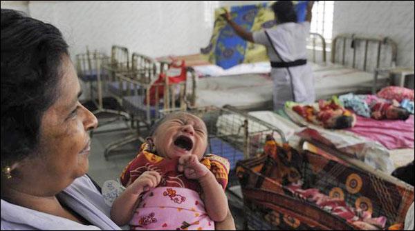 Birth of the baby in the aeroplane, always travel free of charge