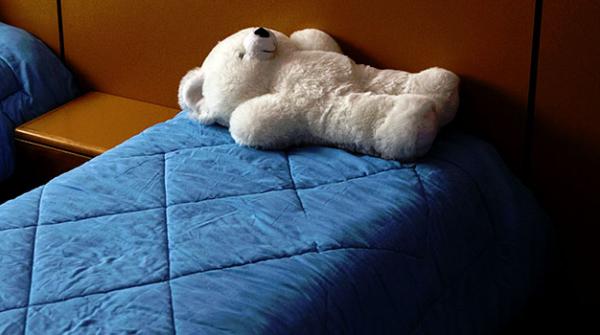 Murder of 6-year-old girl on urine on bed in India