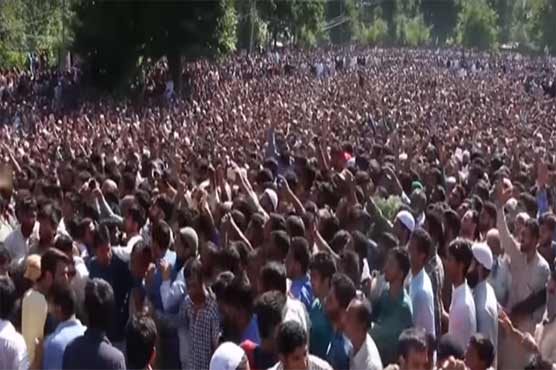 بھارتی فوج نے برہان وانی کی قبر کا محاصرہ کر لیا، جگہ جگہ احتجاج، متعدد گرفتار