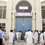 The prisoner committed suicide by spreading the throat in Adyala jail