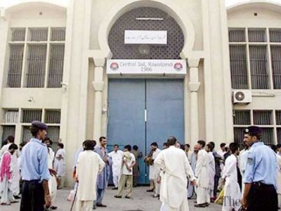 The prisoner committed suicide by spreading the throat in Adyala jail