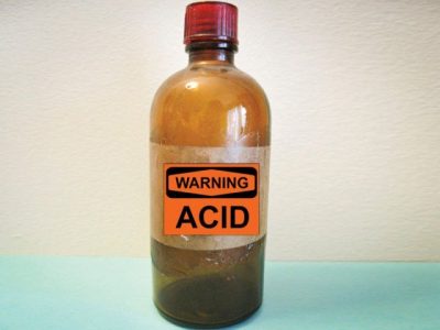 Action against acid seller without license, Minister of Law
