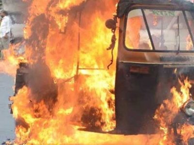 The driver burnt the Rickshaw as protests in Lahore