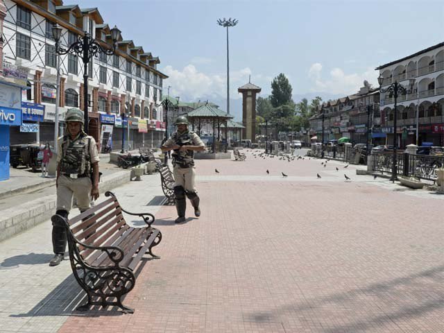 مقبوضہ کشمیر، حریت رہنماؤں کی گرفتاری کیخلاف مکمل ہڑتال، کاروبار بند مظاہرے