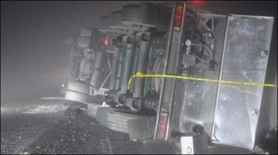 Oil tanker was flip over near Zafarabad in Rahim yar khan