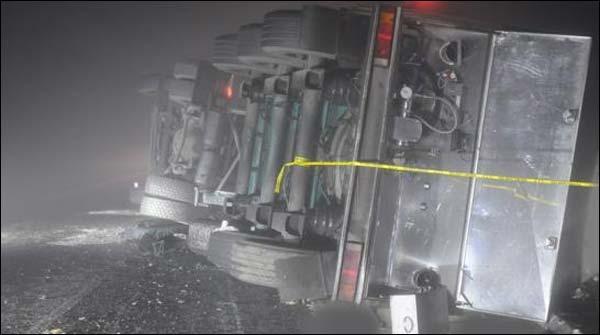 Oil tanker was flip over near Zafarabad in Rahim yar khan