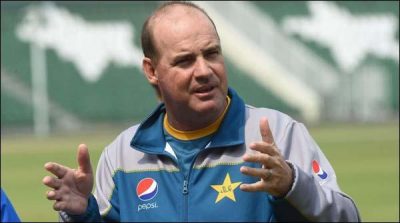 Head coach Mickey arthur reached Pakistan from South Africa