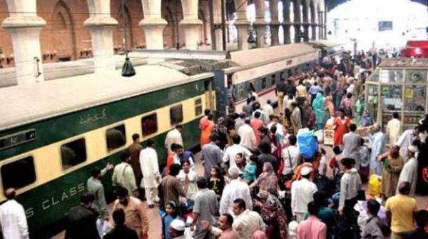 Train drivers strike ended but the trains are delayed yet