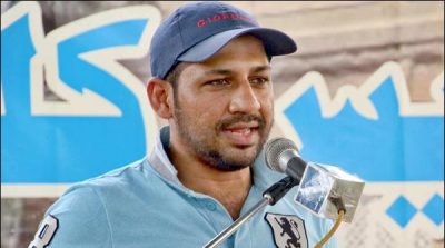 The national hero Sarfraz Ahmed, got fan of 'Katrina and Mahira'
