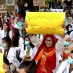 Karachi: Fourth day of the protest of the Dow university doctors