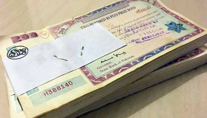 Grabbing of the prize bonds of the fifteen hundred and hundred rupees
