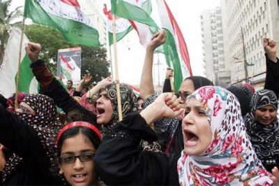 Awami tehreek strike, ordering women more than one day