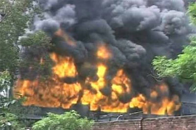 Gujranwala: fireworks in plastic furniture factory, after 5 hours the fire was inaccessible