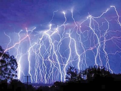 India 21 people dead from falling of sky power