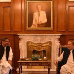 Shahid Khaqan Abbasi meets Nawaz Sharif; important consultation about cabinet meeting