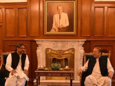 Shahid Khaqan Abbasi meets Nawaz Sharif; important consultation about cabinet meeting