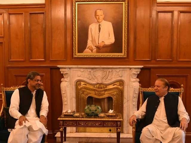 Shahid Khaqan Abbasi meets Nawaz Sharif; important consultation about cabinet meeting