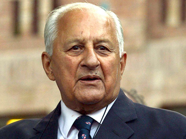 Today's end of moderate Shahyar Khan's second innings