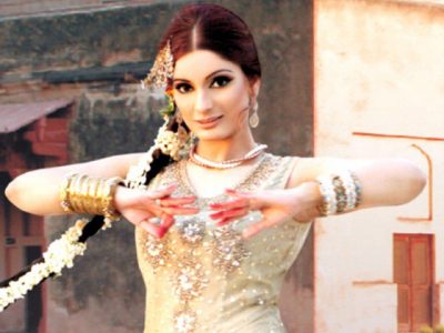 Classical dancer Namreen Butt gave the entry with "Dadda potta" in the film world.