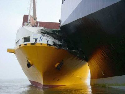 Four people killed by tucker in the ships, A ship sinks in Iraq