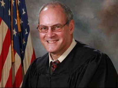 Outside of the American court the attacker was shot dead from the firing of injured judge