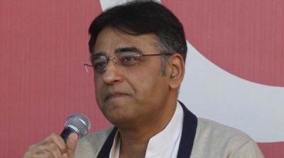 Speaches against the container climbed themselves to the container, Asad umar