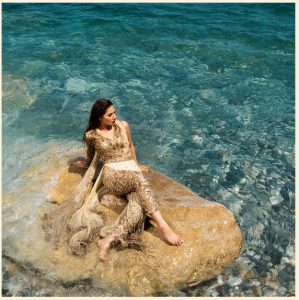 Mahira, khan, Photoshoot, at ,Beach, in, India, gone, viral, on, internet
