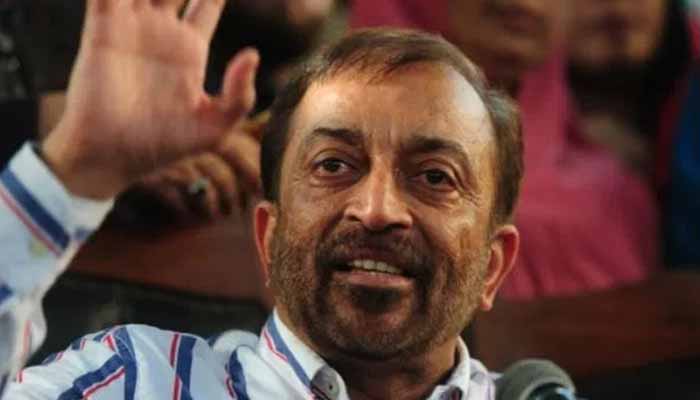 How can the uneffective person be the head of the party, Farooq Sattar