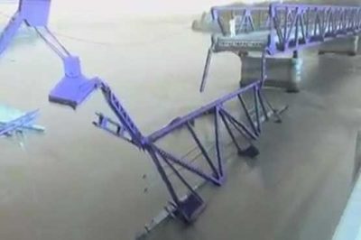 Charsadda: A part of the bridge in the river Kabul collapsed, one man killed