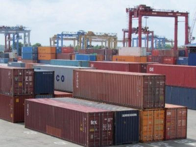 Hutchison Ports made a record by handling 1953 containers in 11 hours