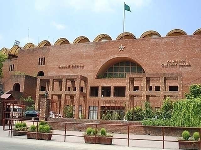 بورڈ کی ایل سی سی اے کو مفت ٹکٹ دینے سے معذرت